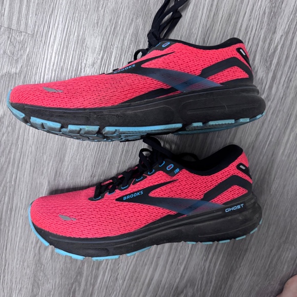 Brooks ghost running shoes - Picture 2 of 3